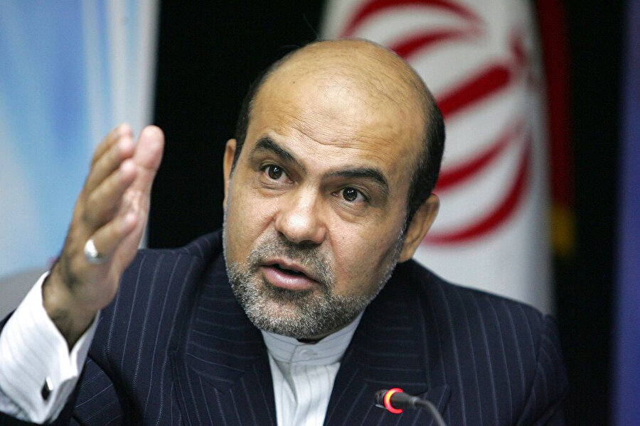 Ali Rıza Ekberi, 1997-2005 arasında görev yapan eski Cumhurbaşkanı Muhammed Hatemi döneminde Savunma Bakan Yardımcısı olarak görev yapıyordu. 