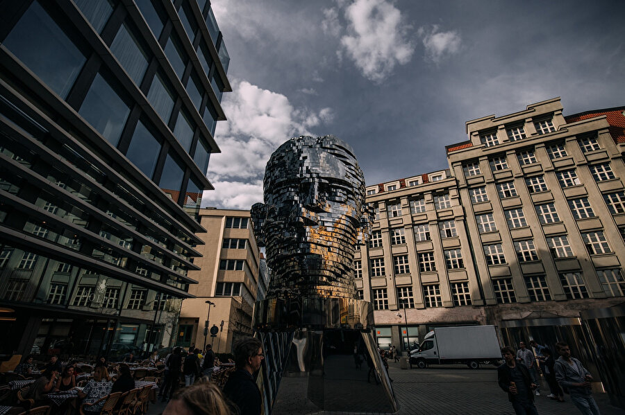 Franz Kafka’nın 42 katmanlı kinetik heykeli.