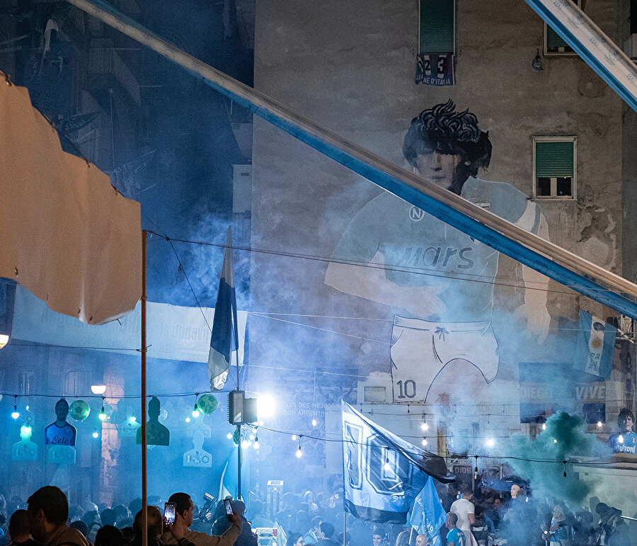Napoli'de şampiyonluk kutlamaları gece boyu sürdü