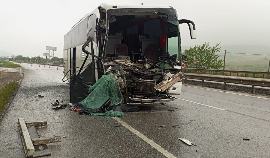Balıkesir'de feci kaza: 33 yaralı