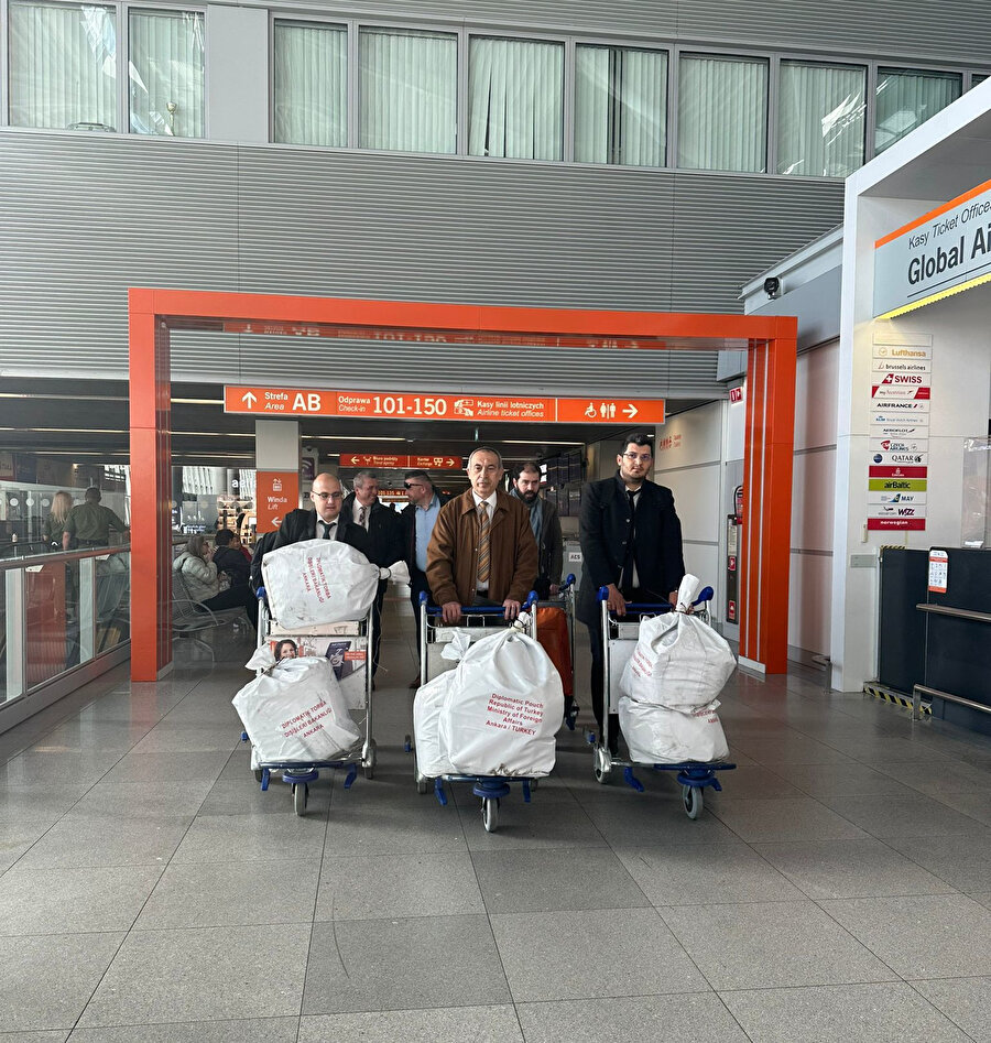 Oy pusulaları diplomatik kuryelerle Türkiye'ye getirildi