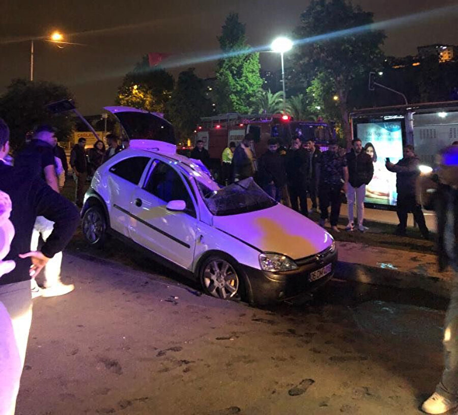 Kazada camdan fırladı, kendi aracının altında kalarak öldü
