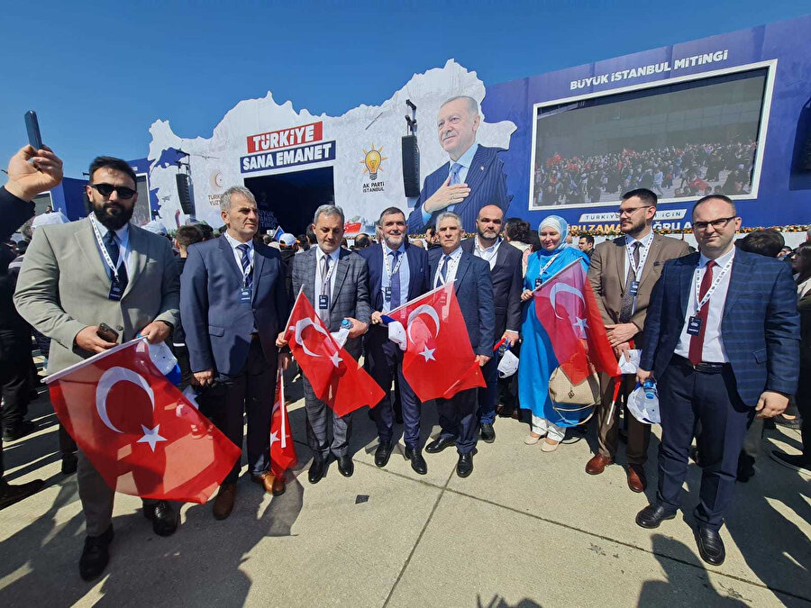 Sulejman Ugljanin ve maiyeti Büyük İstanbul Mitingi'ne de gelerek Erdoğan'a desteklerini göstermişti.