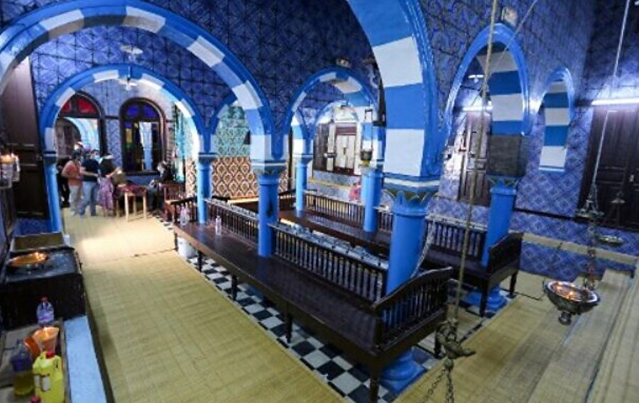 Cerbe Adası'nda Afrika'nın en eski sinagogunun yanı sıra 366 cami ve mescit bulunuyor.