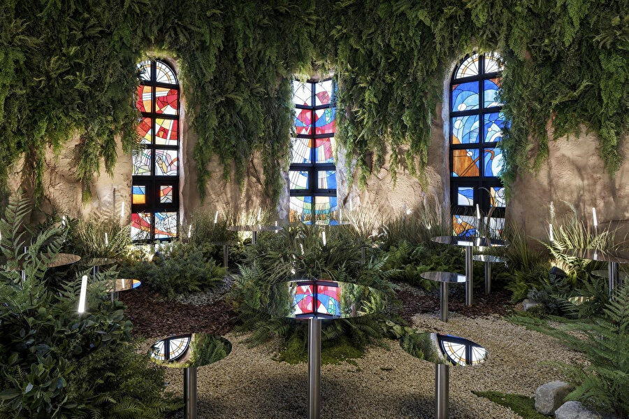 Çeşitli karakterlere sahip oturma alanları ile çeşitlilik oluşturuluyor.