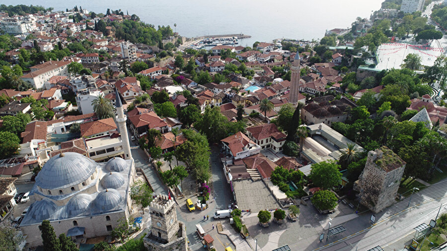 Bu mahalle geceleri 10 bin kişinin ağırlıyor: 75 seçmeni var