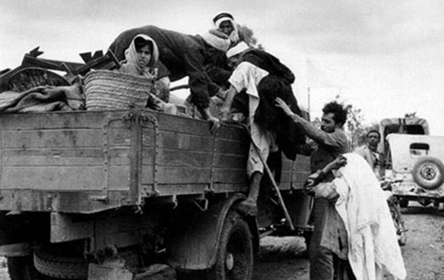 İsrail güçleri, Nekbe sırasında yaklaşık 1 milyon Filistinliyi zorla topraklarından çıkararak sürgün etti, Filistinlilere ait 675 köy ve kasaba yok edildi, binlerce Filistinli öldürüldü.