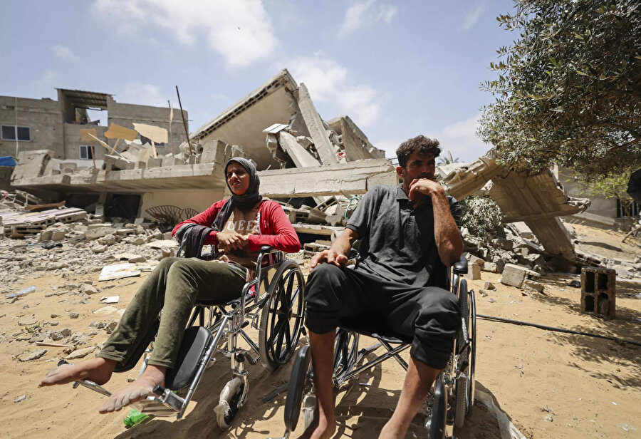El-Najeh'de bağışlanan tekerlekli sandalyede oturan Haneen Nabhan, evinin yıkıldığını duyunca bayıldığını söyledi.