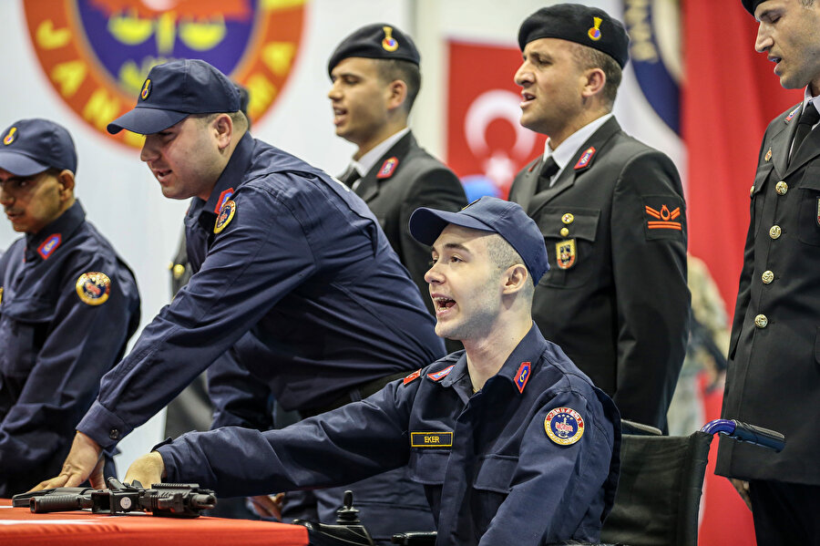 Bursa'da engelli gençler temsili askerlik yaptı