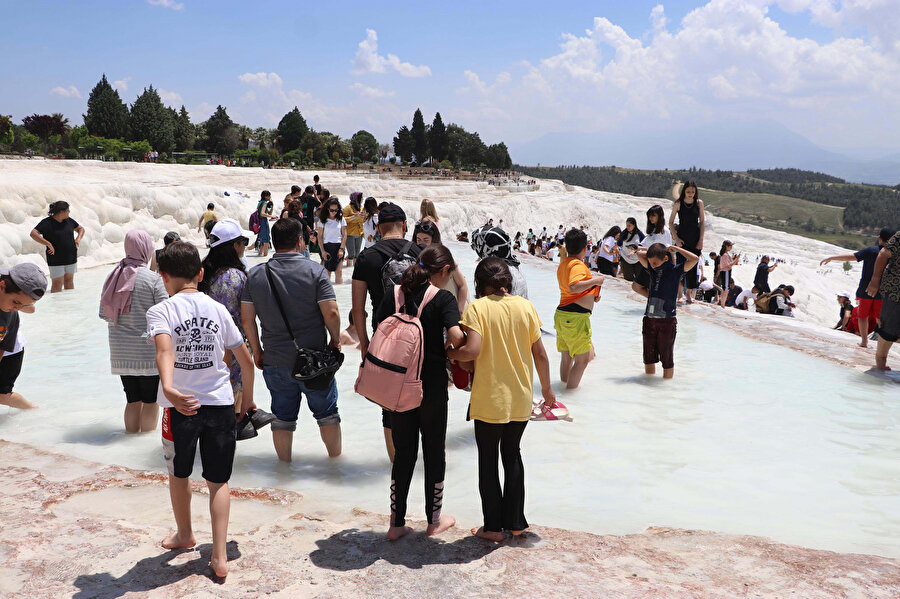 Müzeler Günü'nde ücretsiz olan 'Beyaz Cennet Pamukkale'ye akın ettiler