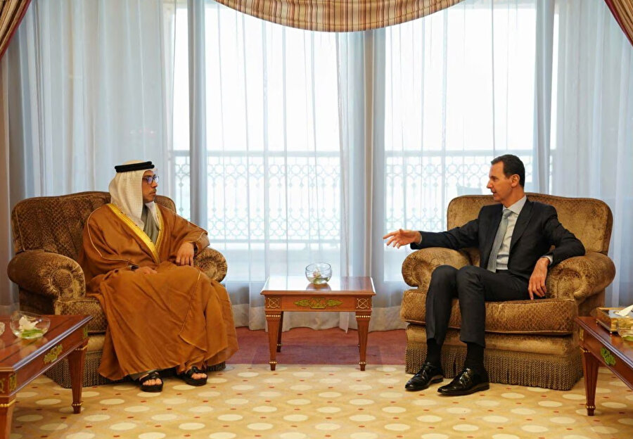 Arap Birliği üyesi 22 ülkenin Dışişleri Bakanları 7 Mayıs'ta Mısır’ın başkenti Kahire’de düzenlenen toplantıda Suriye’nin birliğe dönmesi yönünde karar aldı. Alınan bu kararın ardından Suudi Arabistan Kralı Selman bin Abdulaziz el-Suud, 10 Mayıs’ta Esed’i zirveye davet etti.