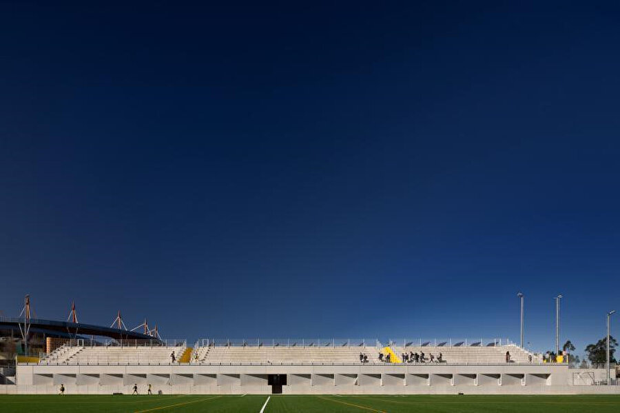 Belediye Stadyumu veTribün yapısı.
