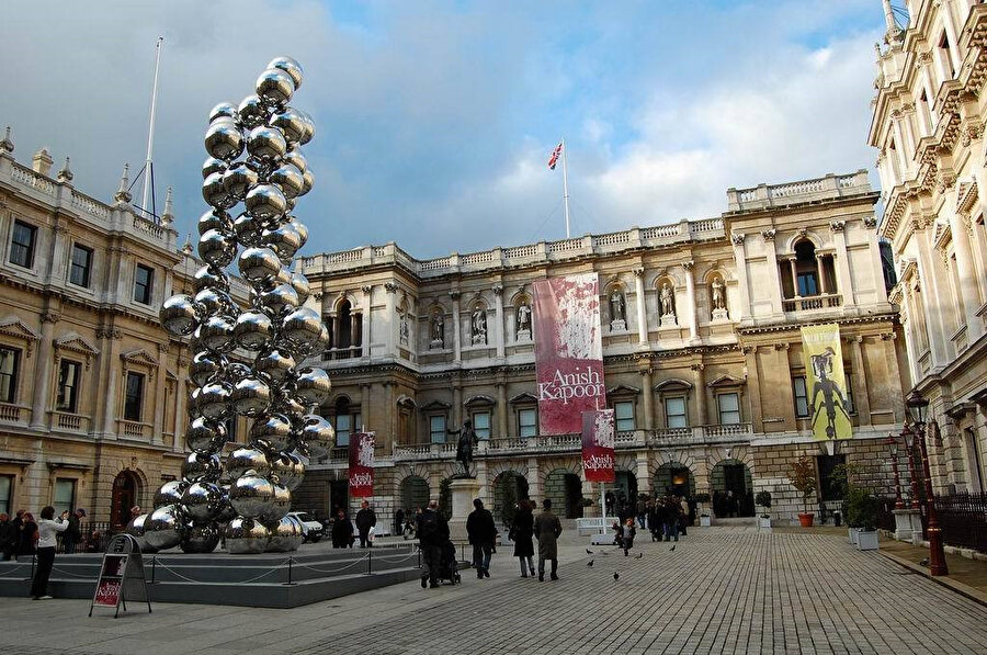 Tall Tree & The Eye, 2009.nThe Royal Academy of Arts, London, Birleşik Krallık.n