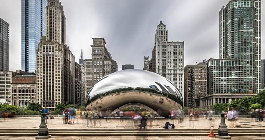 Cloud Gate, 2006'dan bu yana Chicago'daki Millennium Park'ta kalıcı olarak sergileniyor.