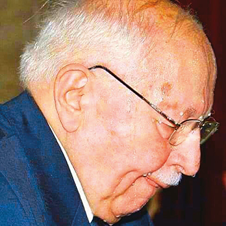 Başbakan Necmettin Erbakan.