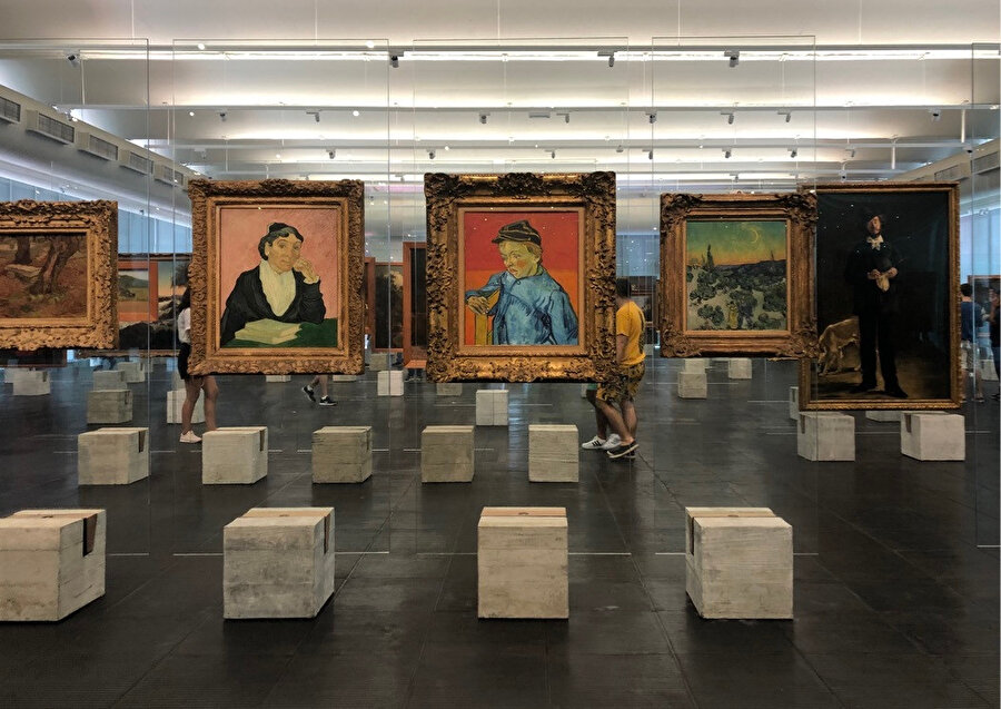 Sao Paulo Sanat Müzesi’nde Van Gogh, Picasso, Cezanne, Renoir, Ingres, Raphael, Monet gibi sanatçıların eserleri bulunuyor. 