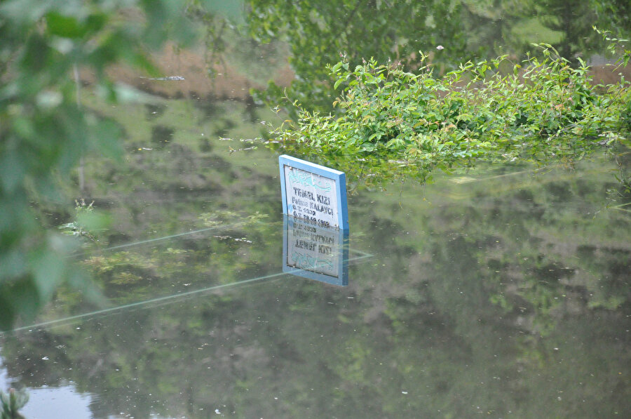 Gümüşhane'de 70 mezar sular altında kaldı