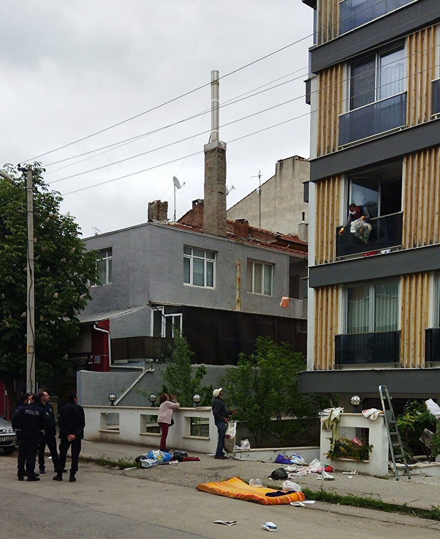 Evden 50 ton çöp çıktı: 16 kamyona zor sığdı