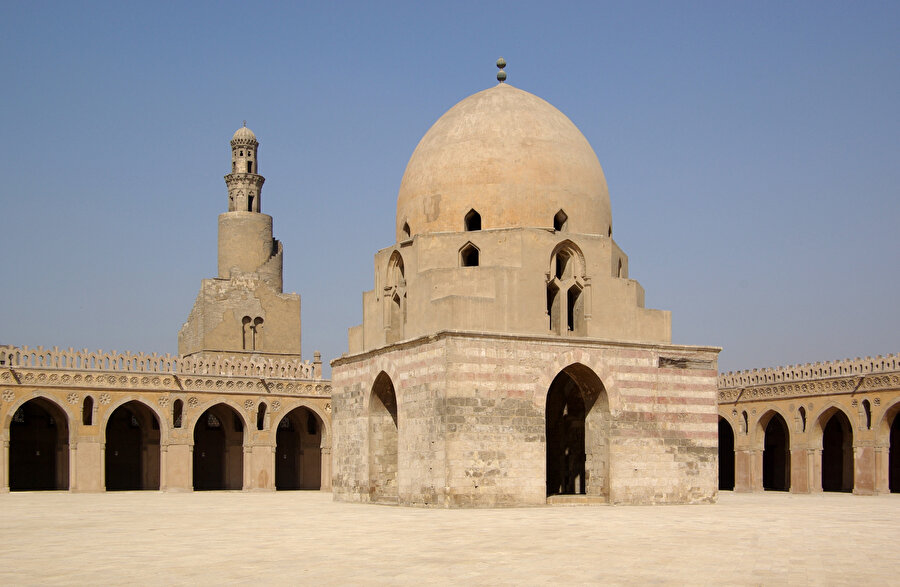 İbn Tolun Camii ve Şadırvanı, Kahire.