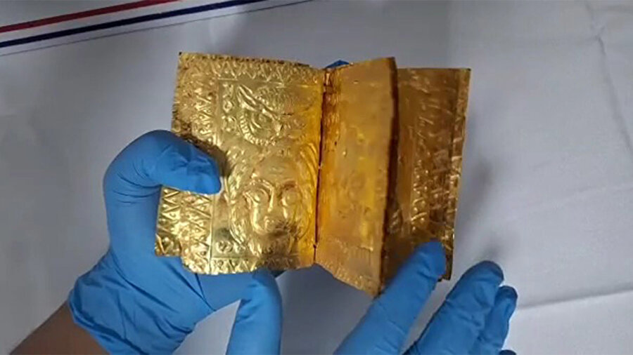 Erzincan'da saf altından yapılmış kitap el geçirildi