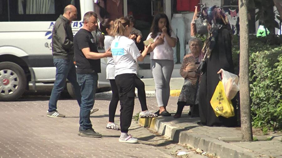 Hırsızlar binanın önünden çaldı: Mahalle sakinleri panik yaşadı