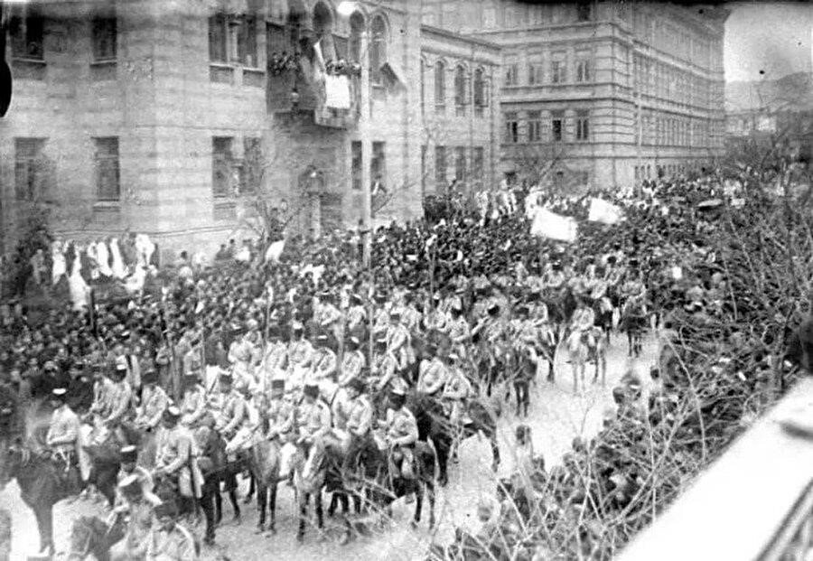 Kafkas İslam Ordusu, Bakü'nün kurtuluşu için yaptığı savaşlarda 1130 şehit verdi.