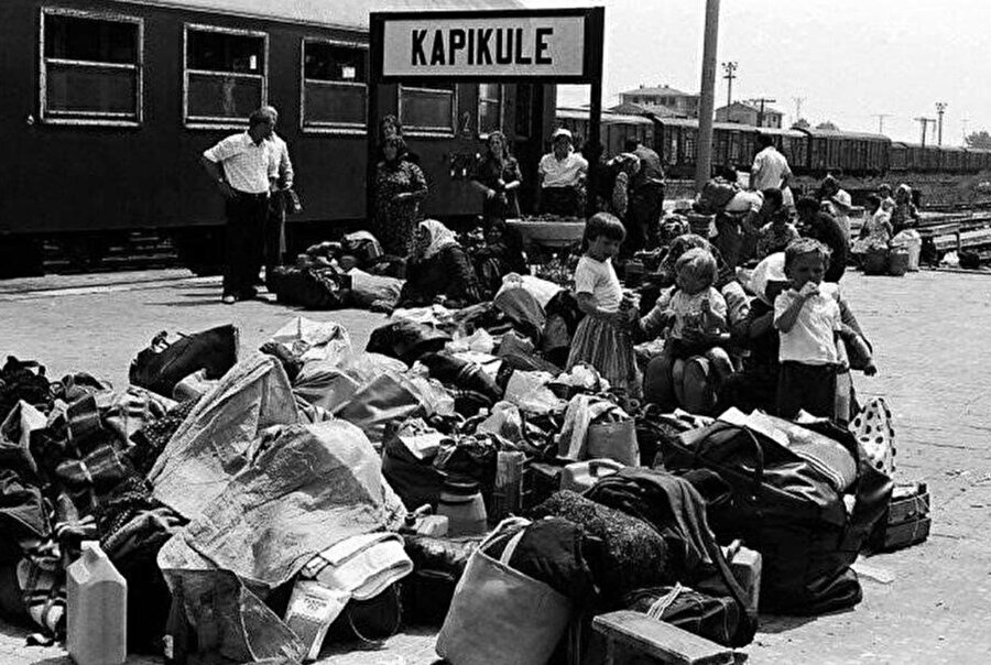 1989 yılında Bulgaristan'dan Türkiye'ye göç eden Müslümanlar Kapıkule sınırından Türkiye' giriş yaptı.