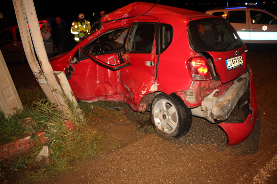 Köpeğe çarpmamak için direğe çarpan öğretmen hayatını kaybetti