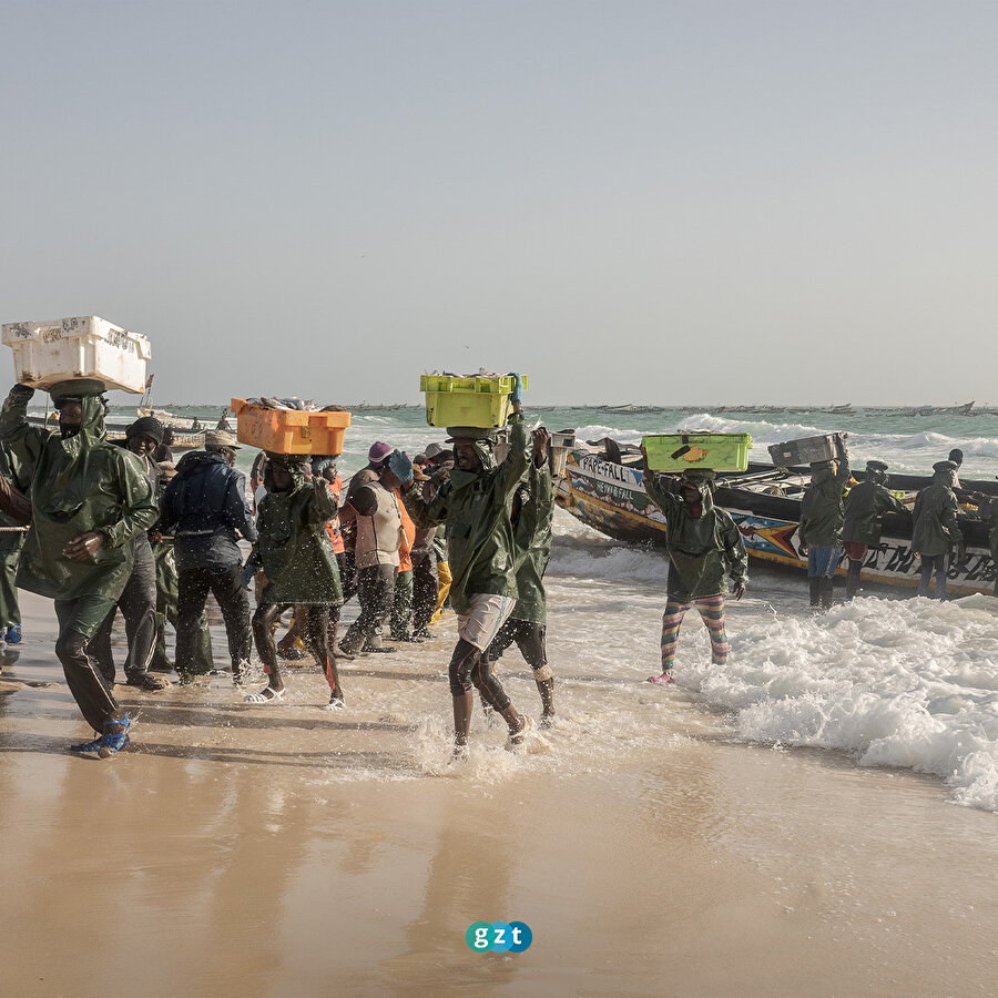 Moritanya'da balıkçıların avlanma mesaisi