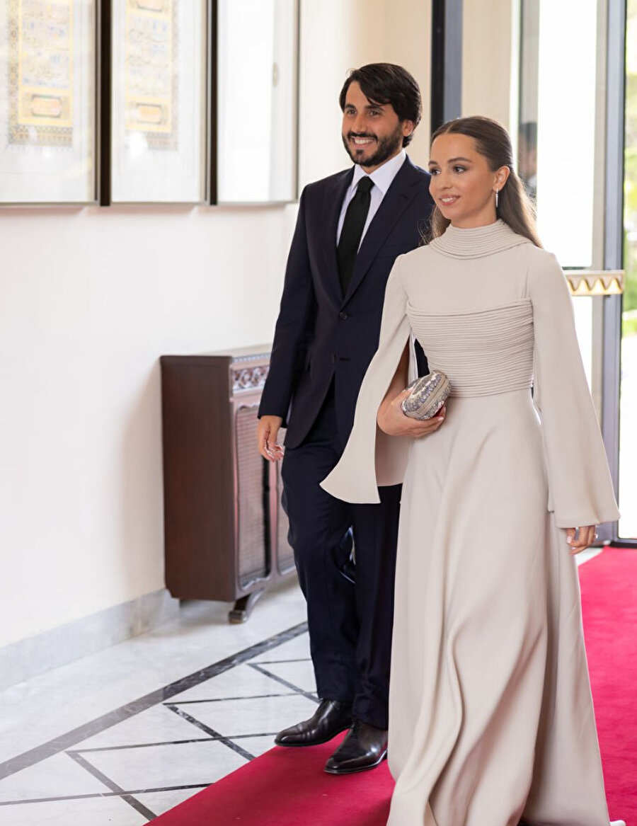 Prens Hüseyin'in kız kardeşi Prenses İman, eşi Jameel Alexnader Thermiotis ile geldi.