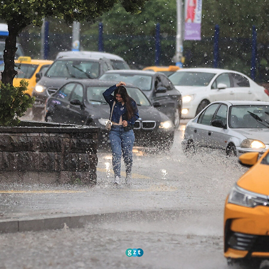 Ankara'da sağanak ve dolu etkili oldu