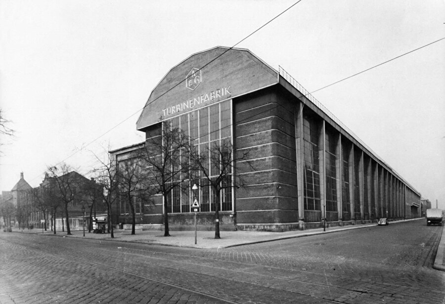 AEG Türbin Fabrikası, Berlin, 1909. 