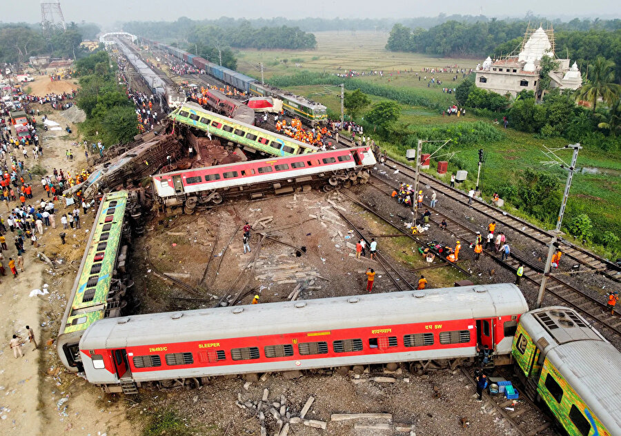 Can kayıpların çoğunun, iki trenin çarpışması nedeniyle değil, trenin raydan çıkması nedeniyle olduğu söyleniyor.
