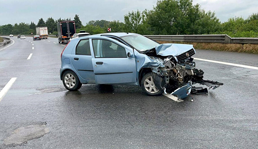 Düzce'de 10 araçlı zincirleme kaza: 4 yaralı
