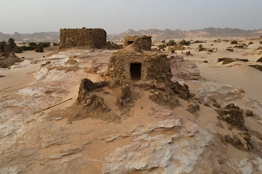 Nijer'in Sahel bölgesinde, bölgeyi kimin geliştirdiğine dair gizemlerin bol olduğu eski bir ev. 
