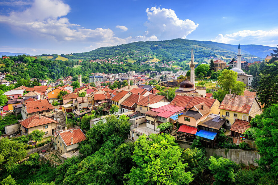 Travnik şehir merkezinde ise sadece 15.344 kişi yaşamaktadır. 