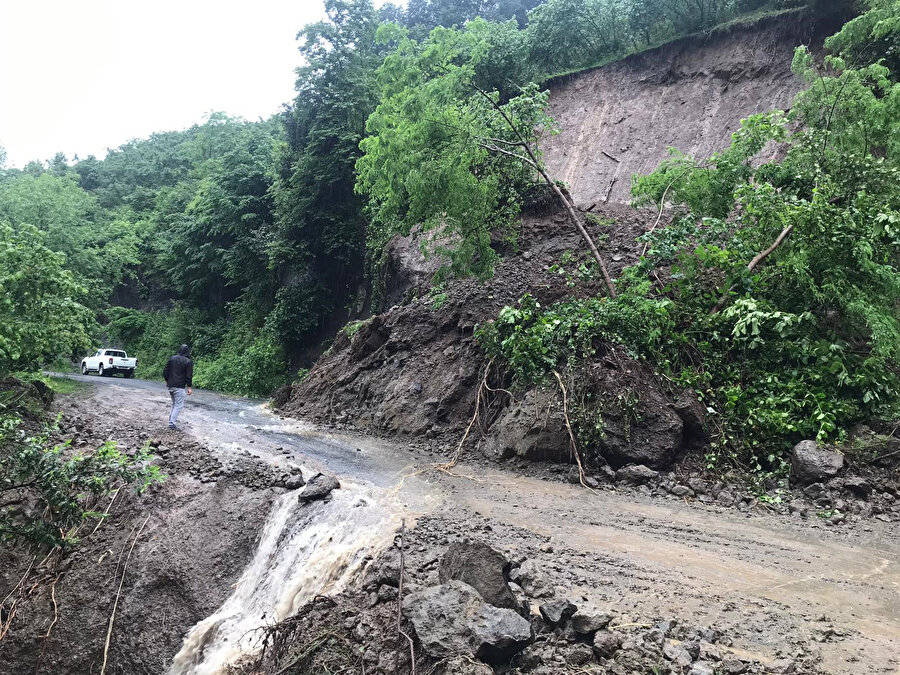 Ordu'da sağanak heyelanlara neden oldu