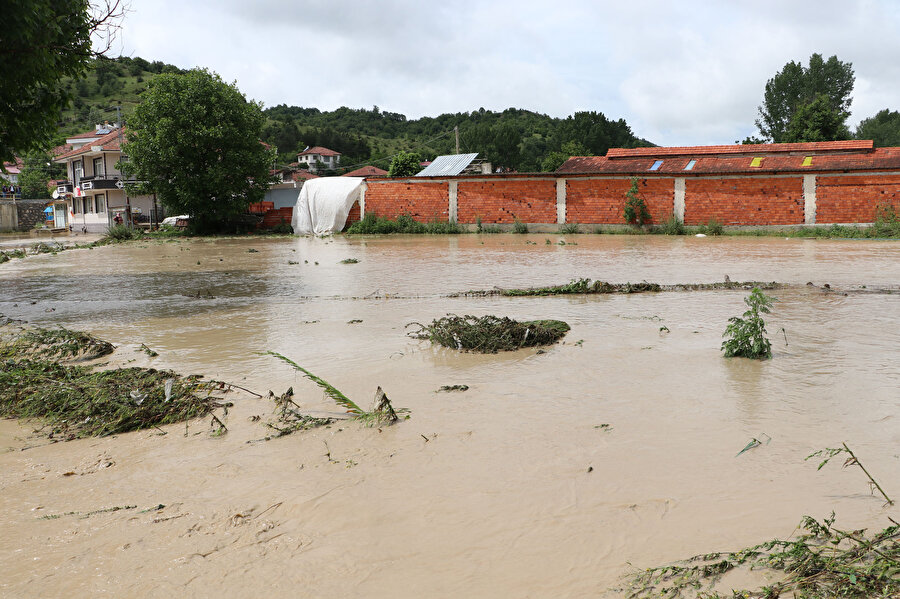 AFAD'dan şiddetli yağışla ilgili açıklama: Ekiplerin müdahalesi sürüyor