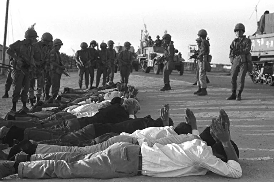 İsrail; Haziran 1967'de Mısır, Ürdün ve Suriye ordularını yenerek Filistinlilerin "Nekse" (Toprak Kaybetme Günü) adıyla andığı 1967'deki Altı Gün Savaşı'nı başlattı.