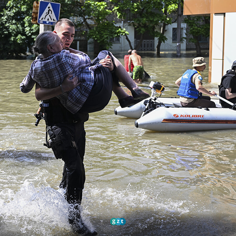 Kahovka Barajı'nın yıkılmasıyla Herson bölgesi su altında kaldı