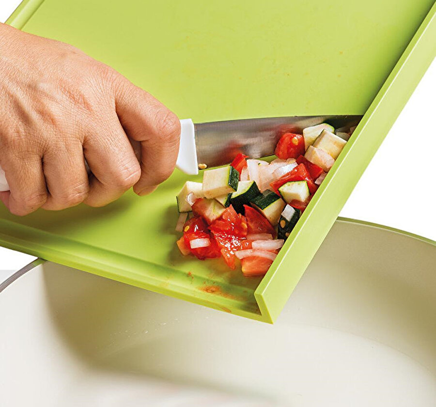 Yiyecekler tek tek sıralandı: Plastik kesme tahtalarındaki tehlike ortaya çıktı