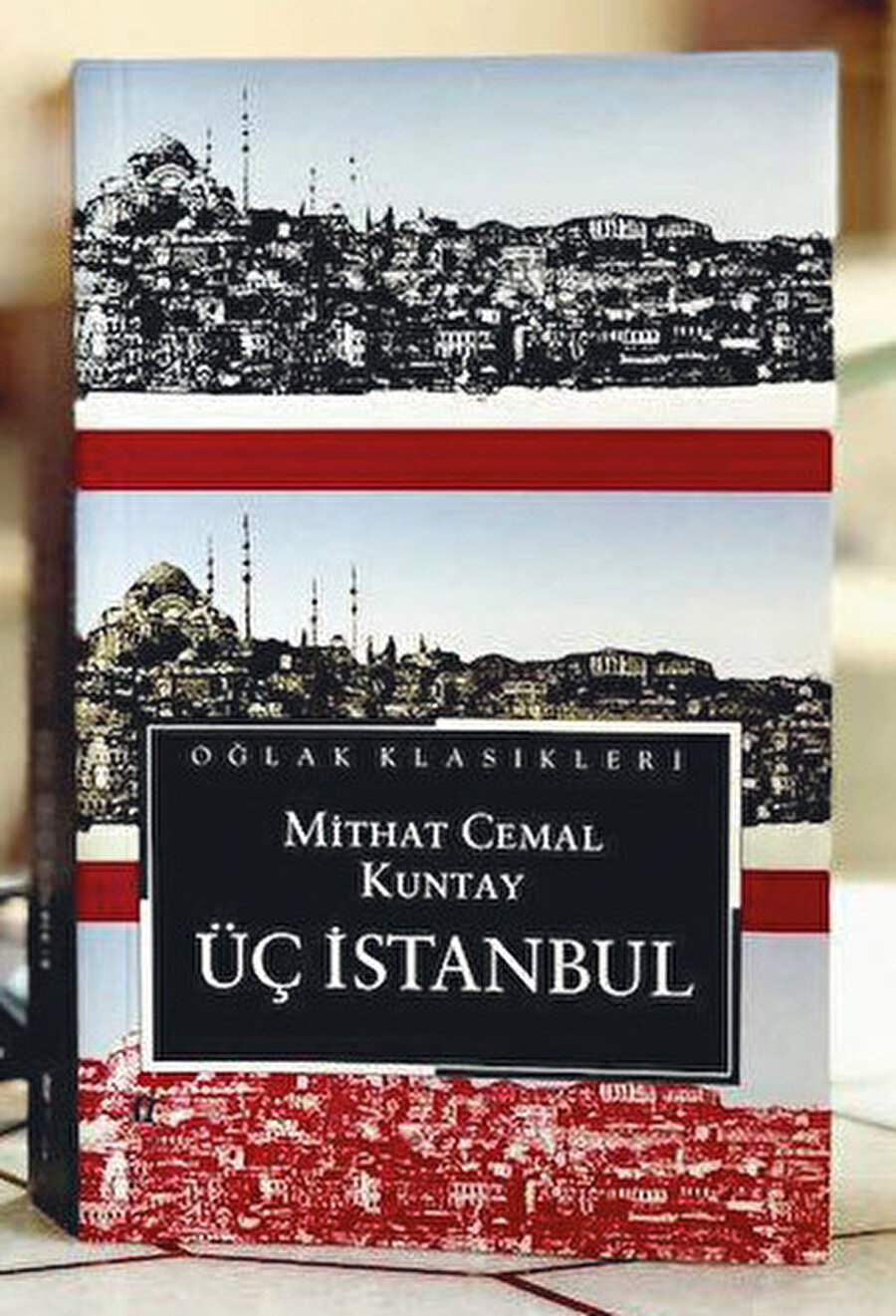 Mithat Cemal Kuntay - Üç İstanbul.