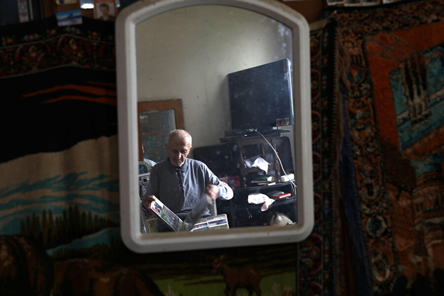 Pandemi bitti, gönüllü karantinasını bitirmedi