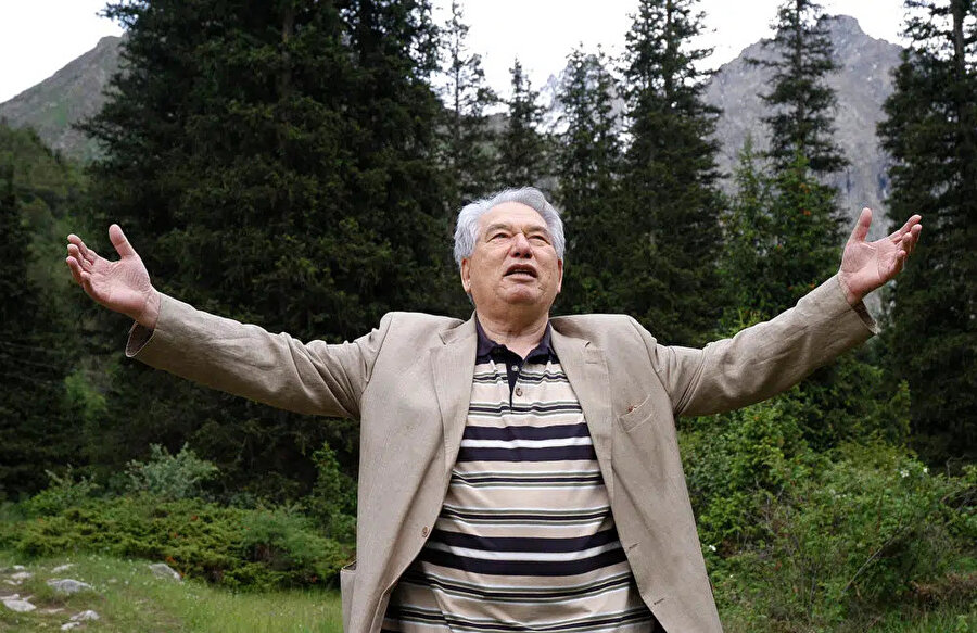 "Sovyetler Birliği'nin son yazarı" olarak da benimsenen Aytmatov, ülkesinde Kırgız millî edebiyat konusu denilince Manas Destanı'ndan sonra ilk akla gelen isimlerden oldu.