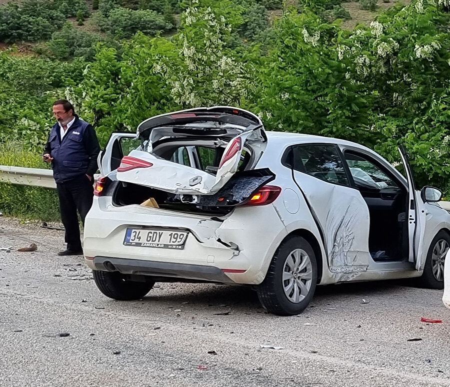 İşçi minibüsü ile otomobil çarpıştı: 13 yaralı