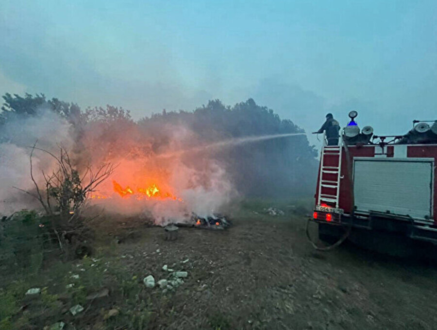 Bölgede durumun kontrol altında olduğu ve yangının köylere sıçrama tehlikesinin bulunmadığı ifade edildi.