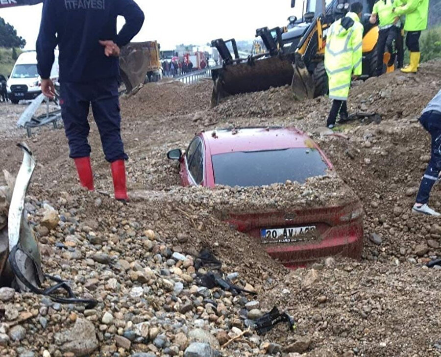 Şiddetli yağış sonrası heyelan meydana geldi: Bir kişi öldü, bir kişi yaralandı