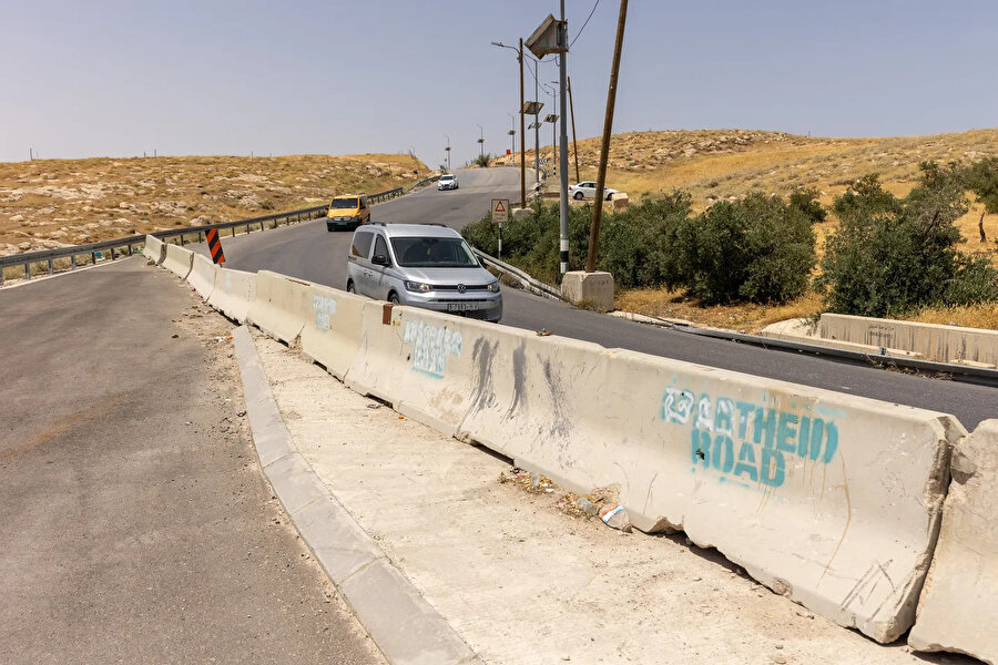 Geçen hafta Filistinlilere kapatılan Kedar yerleşimine giden yol.