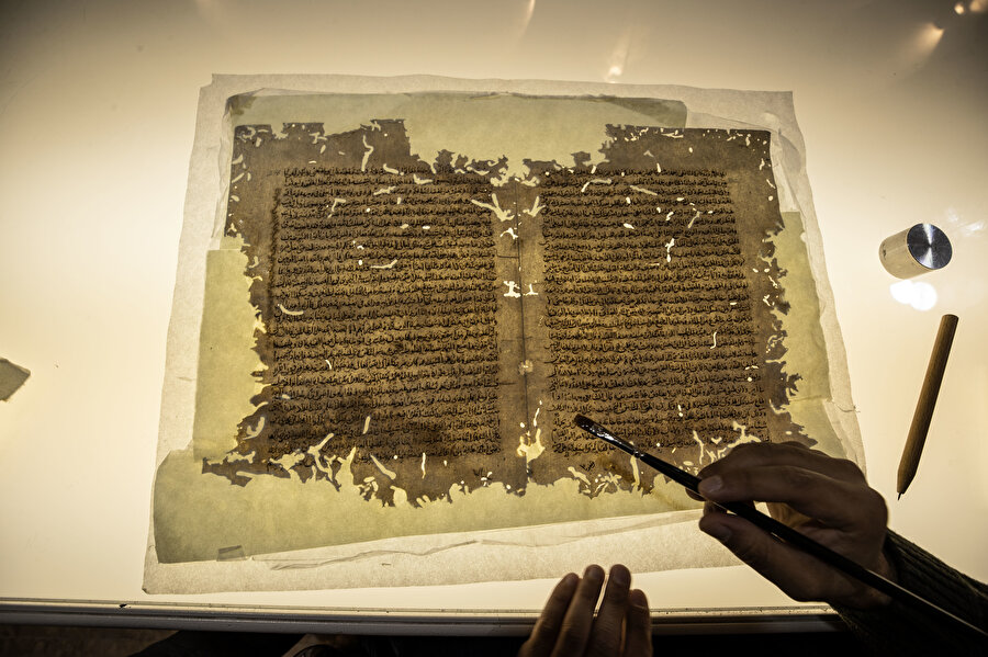 Restore edilen eserler arasında, Kur'ân-ı Kerîm nüshaları, Gazzâli'nin İhyâü-Ulûmi'd-dîn eserine kadar pek çok el yazması bulunuyor.