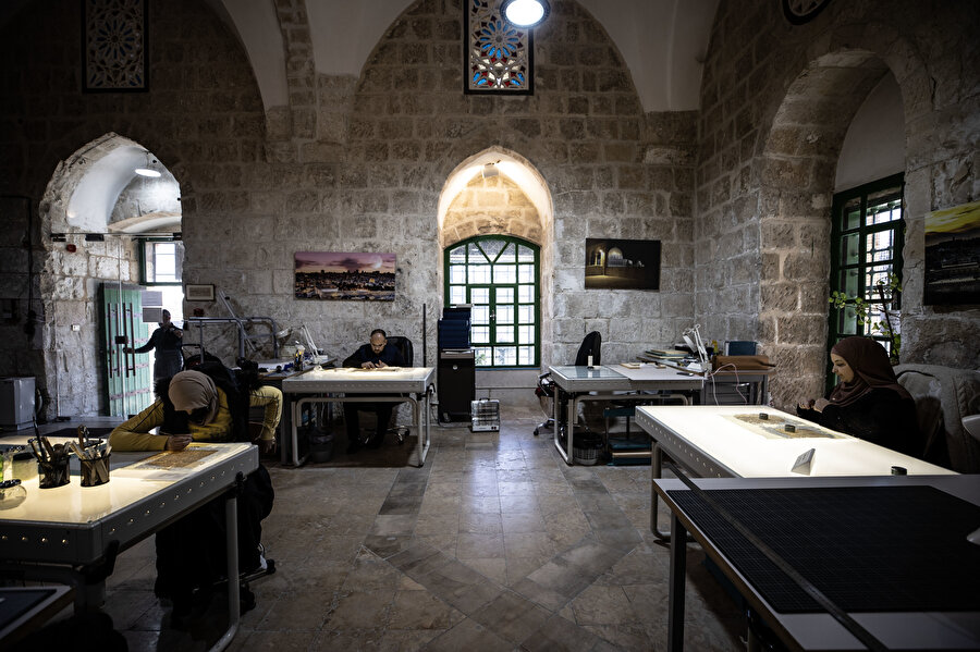 Restorasyon çalışmaları, tarihî El-Eşrefiye Medresesi'nde gerçekleştiriliyor